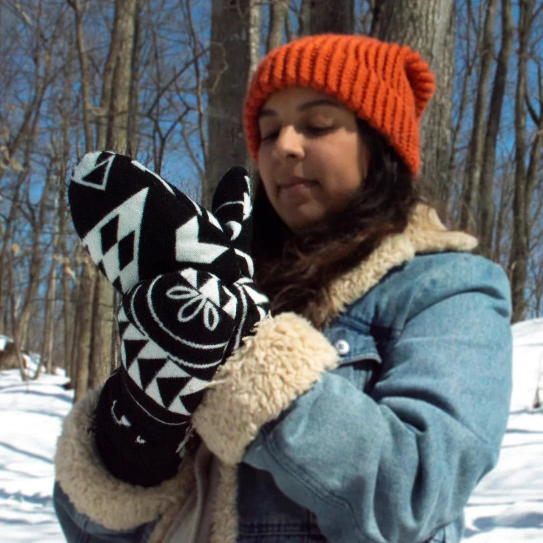 Star Mittens, indigenous designed mittens in a black and white pattern. Made from an outer layer of wool and a inner sherpa lining.