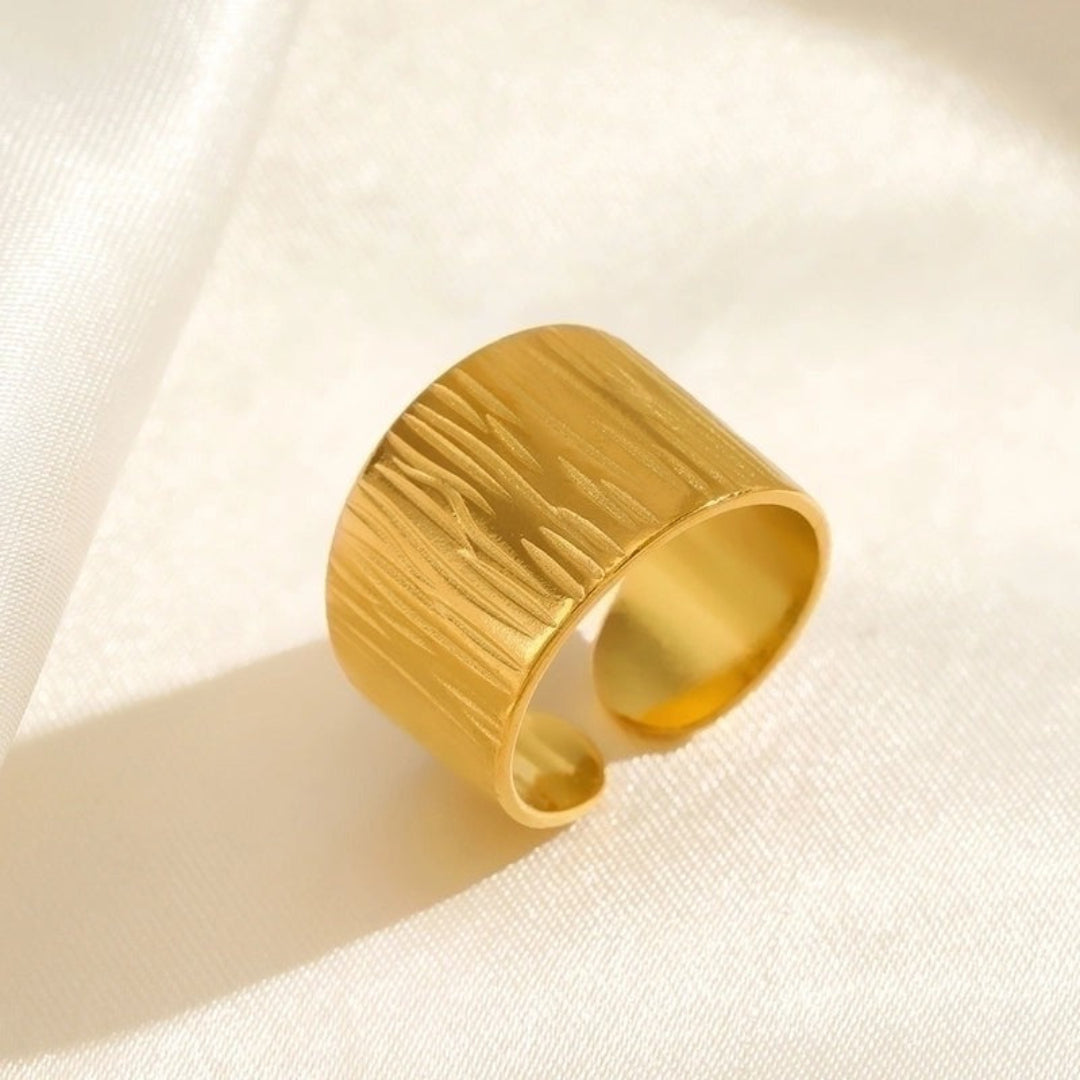 Adjustable Wide Etched Ring
