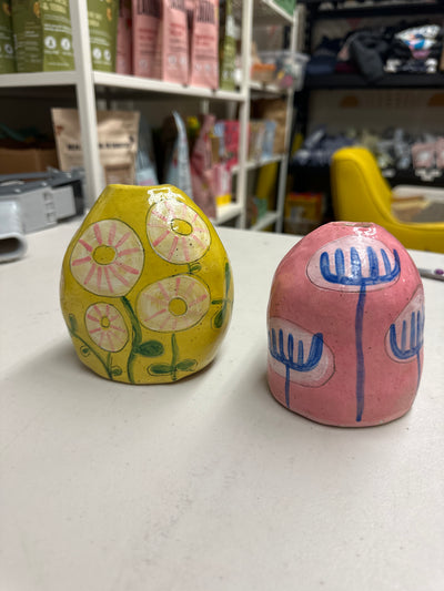 Small pottery vase (assorted)