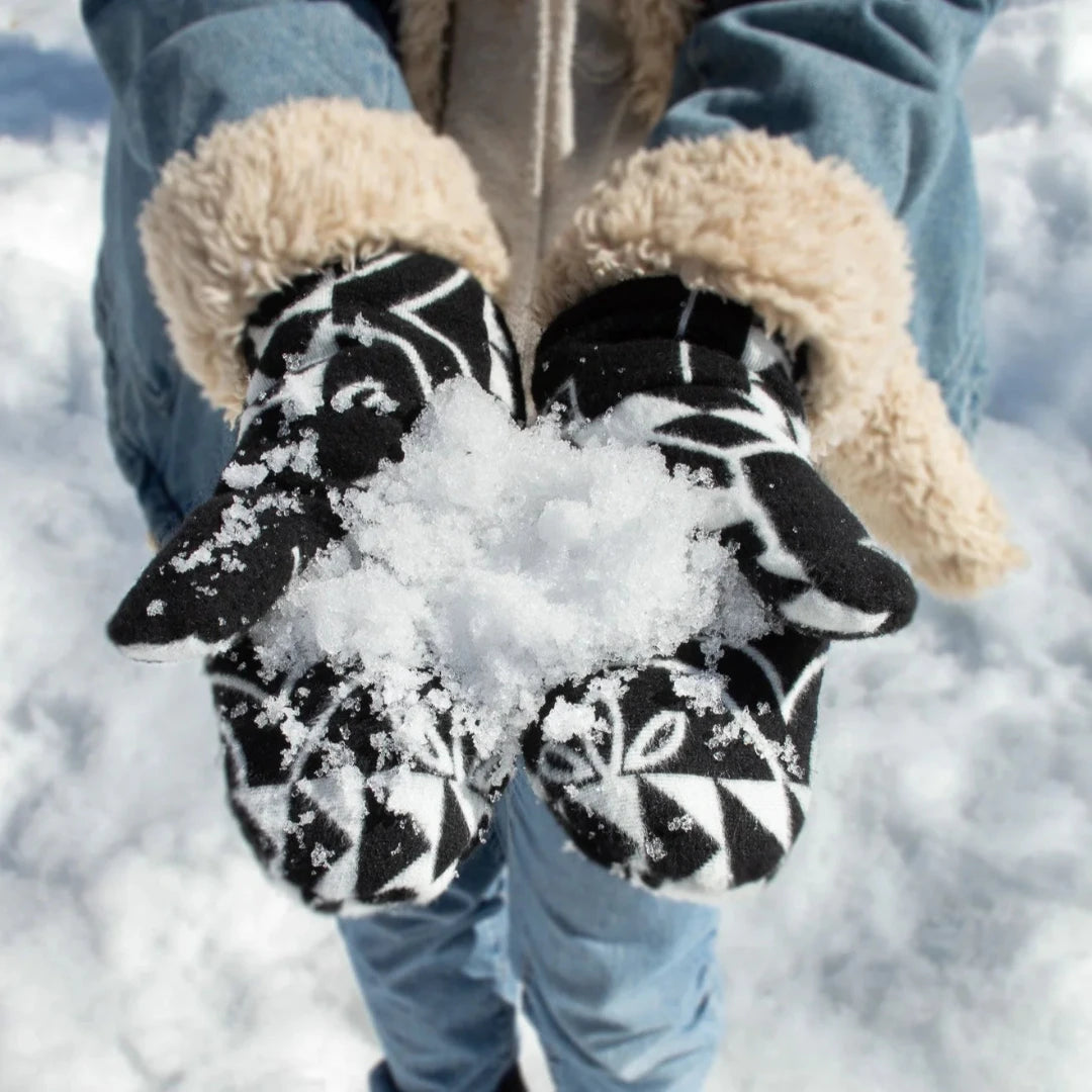 Star Mittens, indigenous designed mittens in a black and white pattern. Made from an outer layer of wool and a inner sherpa lining.