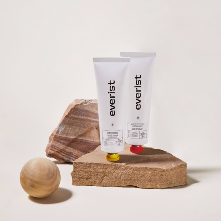 Everist shampoo and conditioner concentrate white bottle product photo
